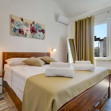 Vikendica Exquisite In Gali Ana With Pool *