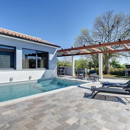Exquisite In Gali Ana With Pool Vikendica