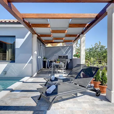 Exquisite In Gali Ana With Pool