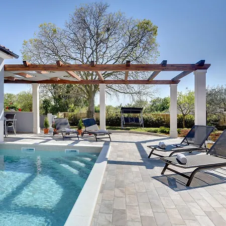 Exquisite In Gali Ana With Pool Vikendica
