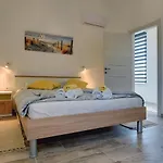 In Gali Ana With Pool & Holiday home *